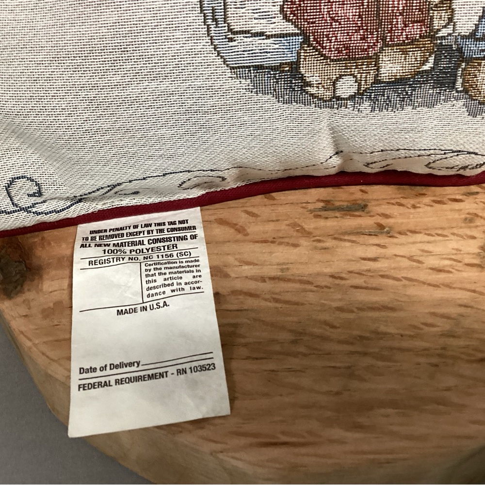 Vintage & New - Tapestry Pillow - The Tale Of Peter Rabbit - Made In USA… - Picture 3 of 6